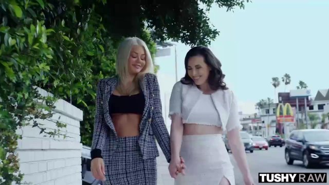 Превью После двойного отсоса парень довел двух телочек до анального оргазма № 35585