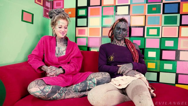 Превью Странная парочка занялась жарким сексом во все щели на ярком диване № 35615