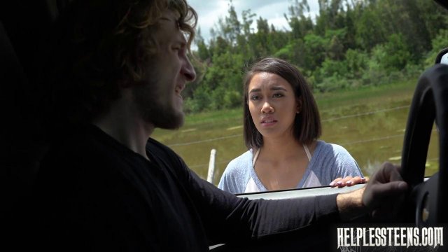 Превью Инструктор по вождению прокатил на своем члене красотку прямо в машине № 35676