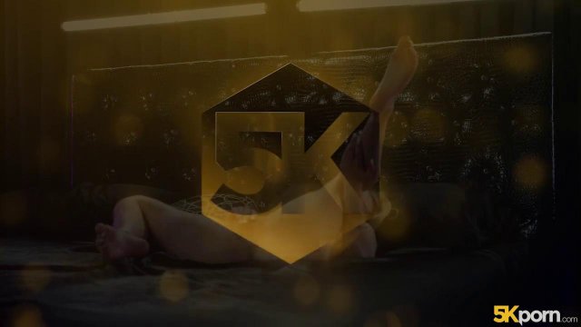 Превью Лысый мужик очень жестко отымел блондинку в похотливую письку № 35749