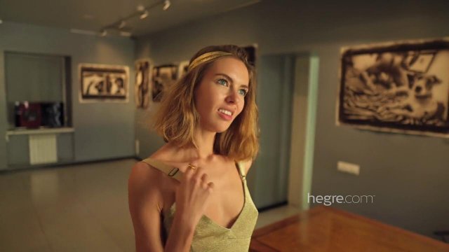 Превью Одинокая телочка любит светить своей пилоткой на природе № 35762