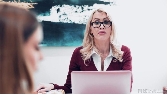 Превью Зрелая баба решила научить телку лесбийским ласкам № 35763