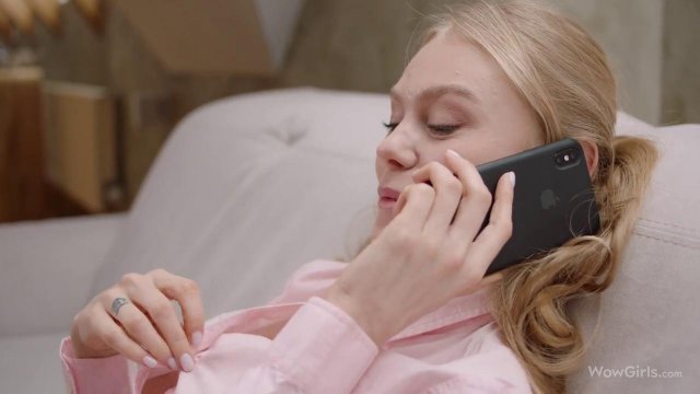 Превью Блондинка изменяет бойфренду с его лучшим другом и порется в киску № 35769