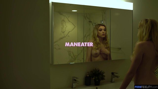 Превью Сосет с утра мужу на кухне и трахается с ним на мягком диване № 35781