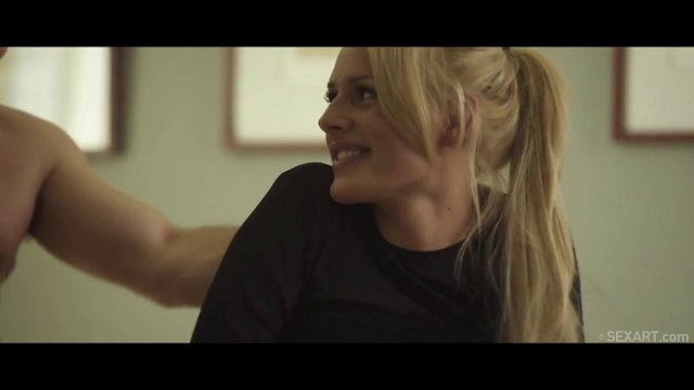 Превью Помощница приехала домой к боссу, чтобы помочь ему снять стресс № 35803