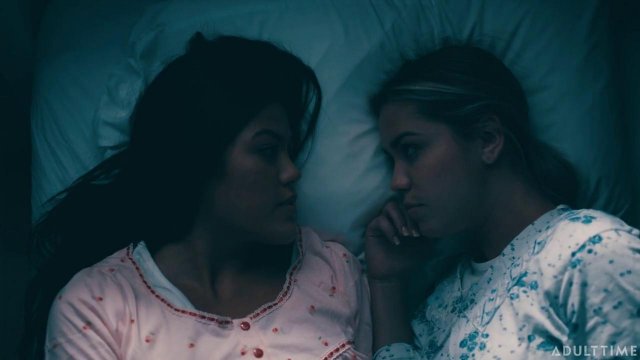 Превью Молодые девушки только учатся правильно вылизывать киски друг друга № 35838