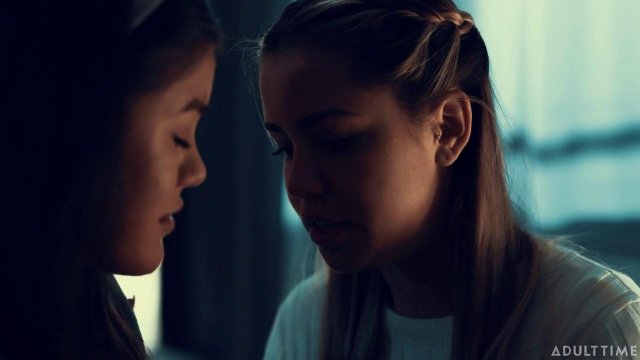 Превью Молодые девушки только учатся правильно вылизывать киски друг друга № 35838