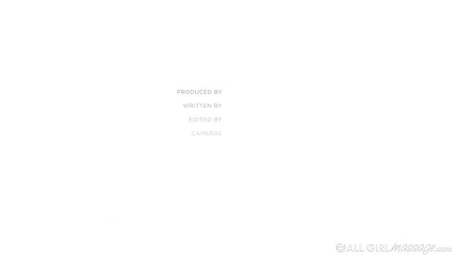 Превью Грудастая массажистка массирует клитор клиентки и лижет ее вагину № 35884