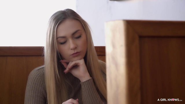 Превью Жаркий лесби секс двух подруг с одной маленькой интим-игрушкой № 35886