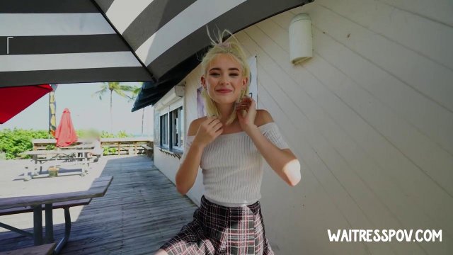 Превью Симпатичный сосед порвал на блондинке колготки, чтобы трахнуть № 35893