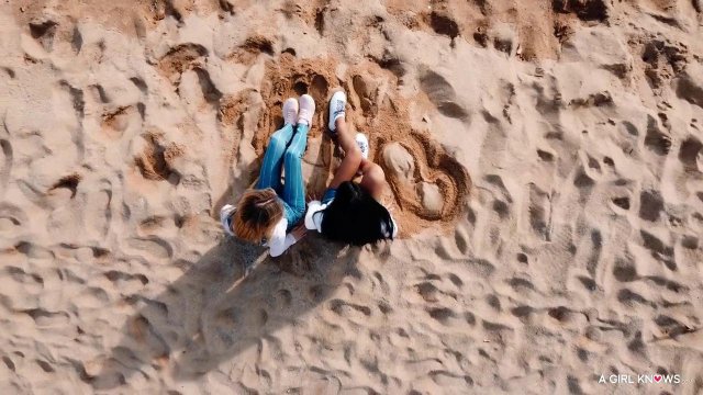 Превью Две подруги вместо игры устроили лесбийский секс на бильярдном столе № 35895