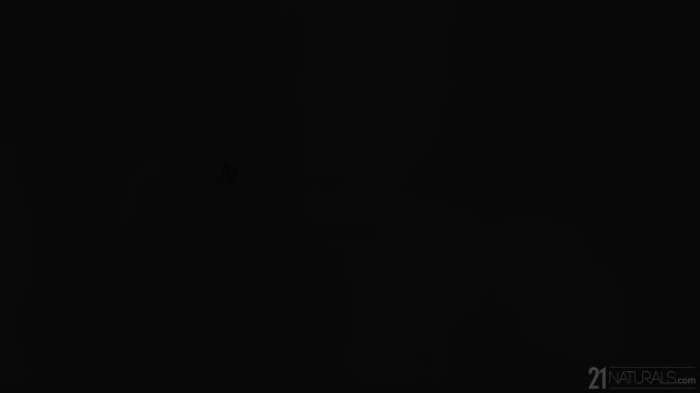 Превью Влюбленная парочка устроила красивый секс на кухне за завтраком № 35901