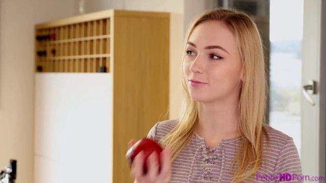 Превью Парень хотел испечь пирог, но любимая развела его на жаркий секс № 35977