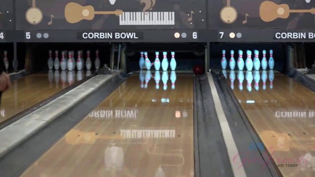 Превью Хотела поиграть в боулинг, но в итоге мужик поиграл с ее киской № 35998