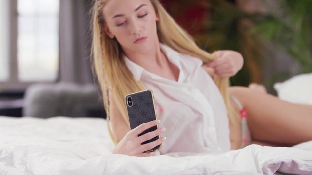 Превью Блондинка дала парню после знакомства в интернете № 36512