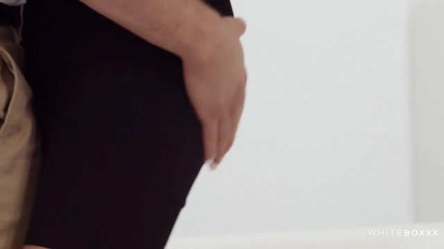 Превью Выдрочила письку игрушкой и села на член № 36523