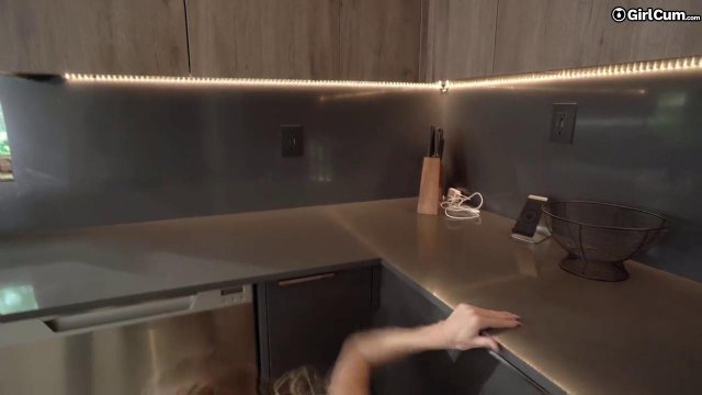 Превью Показала письку брату для глубокого траха № 36605