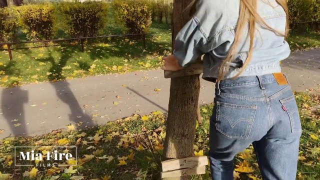 Превью Помог мастурбирующей телке кончить и дал за щеку № 36769