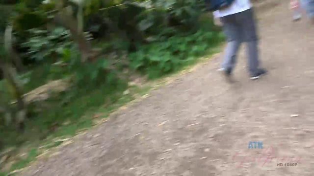 Превью Сучка сосет другу в машине после поездки на море № 39510