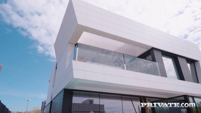 Превью Сексуальная горничная в чулках трахнула женатого хозяина № 39538