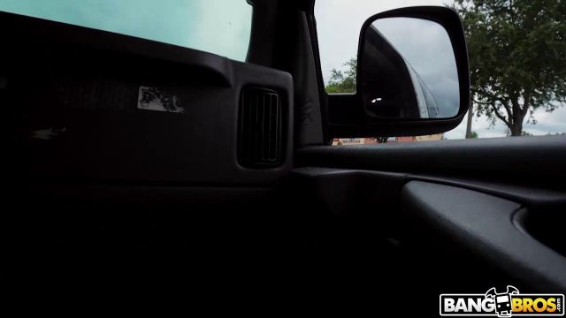 Превью Озабоченная телка не отказала в сексе незнакомцу № 39571