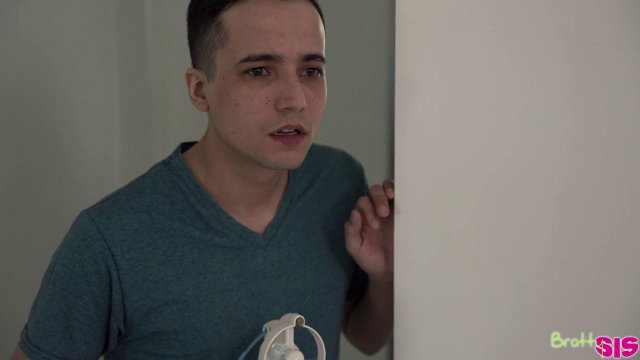 Превью Парень трахает сводную сестру и ее лучшую подружку № 39606