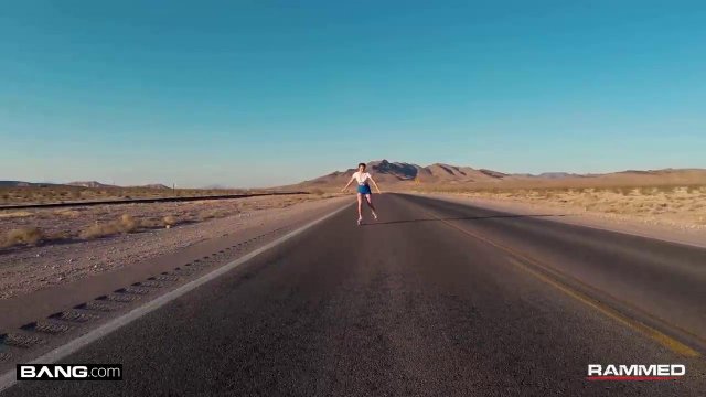 Превью Парень трахнул телку на роликах в разных позах № 39679