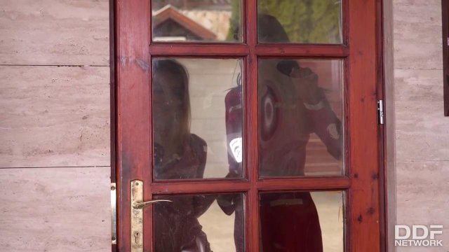 Превью Свингеры устроили оргию с молодыми женами № 39694