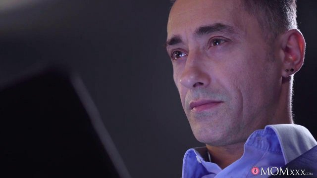 Превью Телка отодвинула трусики в сторону и подставила мокрую киску № 39698