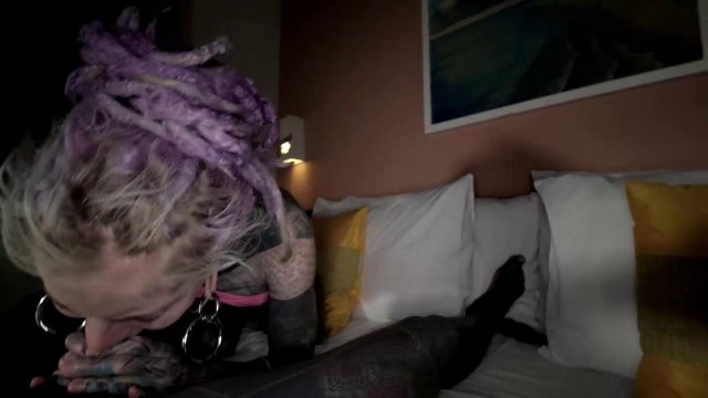 Превью Растатуированная с радостью дает во все дырки № 39770