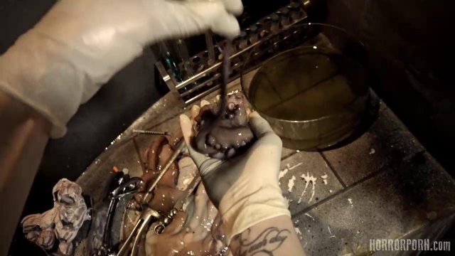 Превью Телке пришлось трахаться с чудовищем № 39772