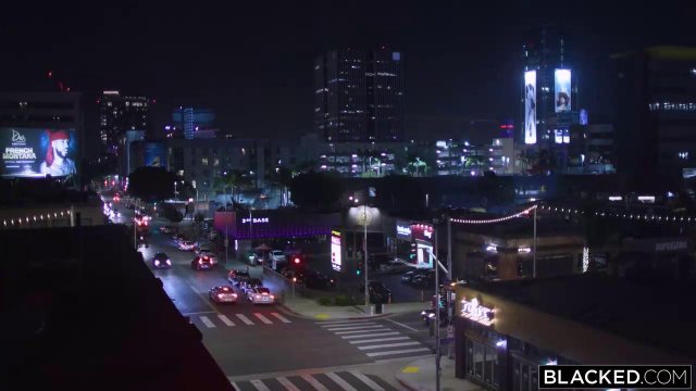 Превью Блондинка смакует большой член негра № 39777