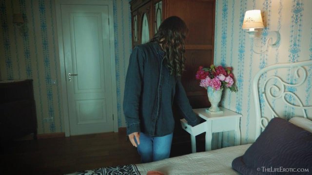 Превью Телка хочет быть рабыней и мастурбирует с кляпом во рту № 42254