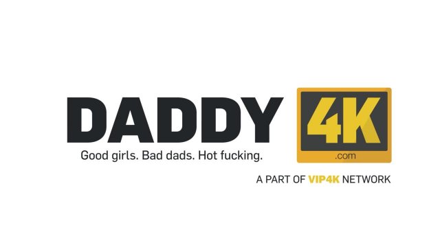 Превью Мужик трахает молодую девушку друга на его глазах № 42412