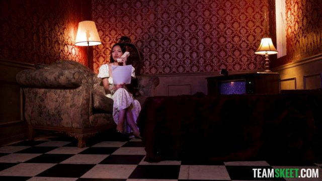 Превью Телка сосет двум мужчинам в масках и трахается № 42443