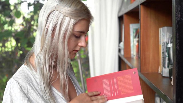 Превью Блондинка с большими сиськами наслаждается крепким членом № 42656