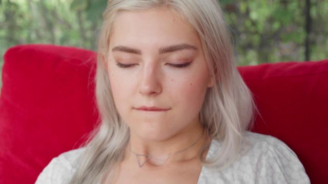 Превью Блондинка с большими сиськами наслаждается крепким членом № 42656