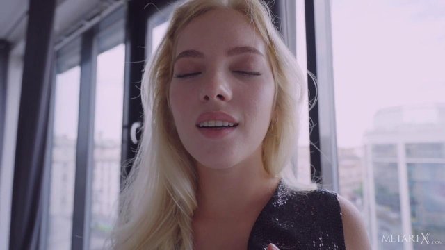 Превью Блондинка разделась до гола, чтобы устроить соло мастурбацию № 42677