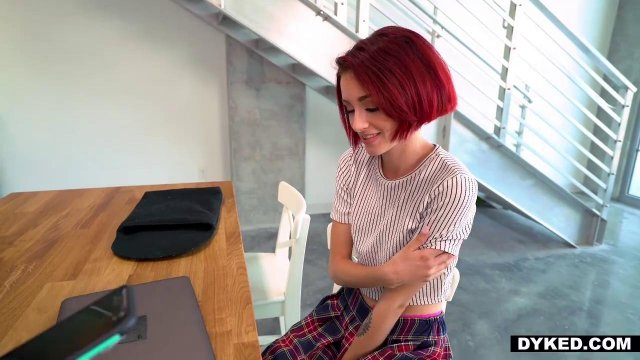 Превью Яркая цыпочка готова бесконечно вылизывать письку зрелой лесбиянки № 8589