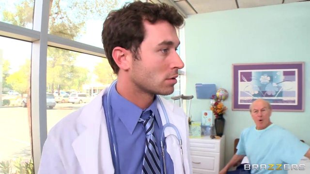 Превью Врач отымел похотливую медсестру в красных чулках в пустом кабинете № 8685