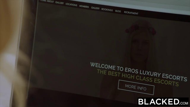 Превью Блондинка обожает межрасовый секс с телками, а так же с мужиками № 8706