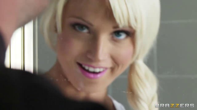 Превью Отымел блондинку с упругими сиськами в ванной и облил ей лицо спермой № 8749