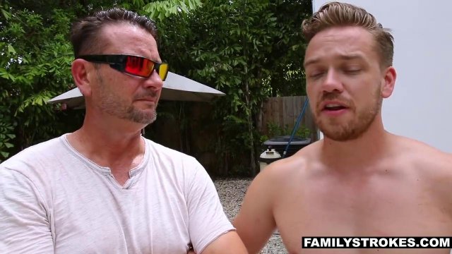 Превью Блондинка трахается с соседом у бассейна, пока бойфренд ушел по делам № 8823