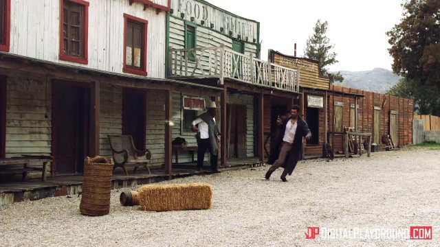 Превью Жаркий секс с грудастой брюнеткой на диком западе № 8919